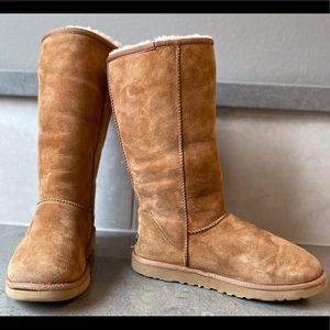 UGG Classic Short Chestnut Leather Boot, Size 9